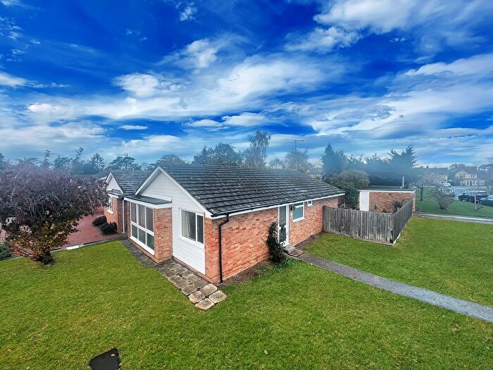 3 Bedroom Bungalow For Sale In Cranleigh Close, Cambridge, CB2