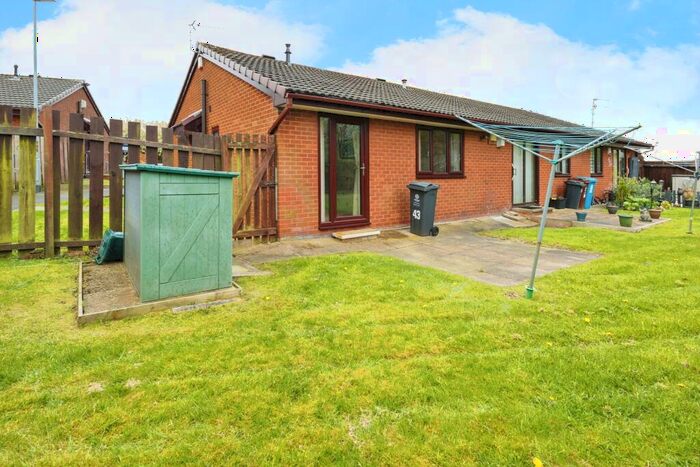 2 Bedroom Bungalow For Sale In Cumberland Drive, Royton, Oldham, Greater Manchester, OL2