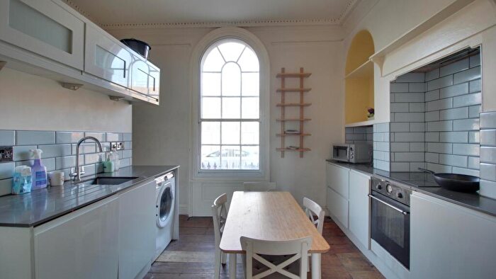 2 Bedroom Flat For Sale In The Broadway, Maidstone, ME16