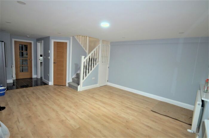 4 Bedroom Flat To Rent In Sandalwood Road, Feltham TW13