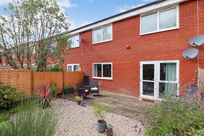 1 Bedroom Flat For Sale In Laurel Walk, Horsham, RH13