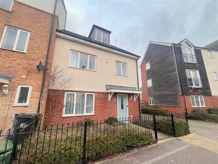 4 Bedroom Semi-Detached House To Rent In Warwick Avenue, Broughton, Milton Keynes, MK10