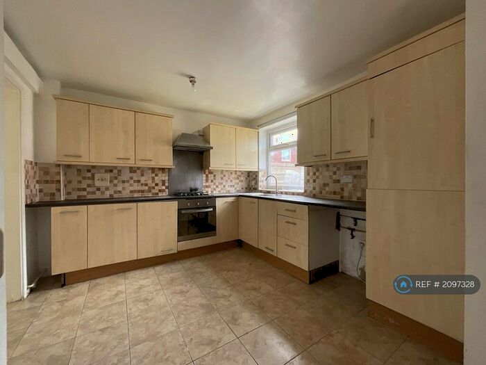 3 Bedroom Terraced House To Rent In Maurice Pariser Walk, Manchester, M8