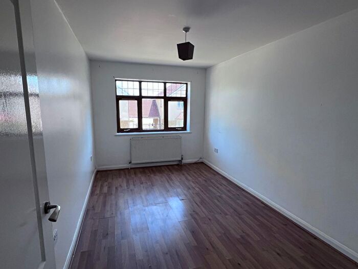 2 Bedroom Flat To Rent In Irvon Hill Road, Wickford, SS12