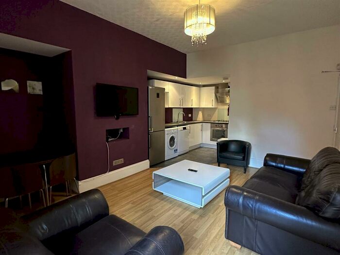 3 Bedroom Apartment To Rent In Ashleigh Grove, West Jesmond, NE2