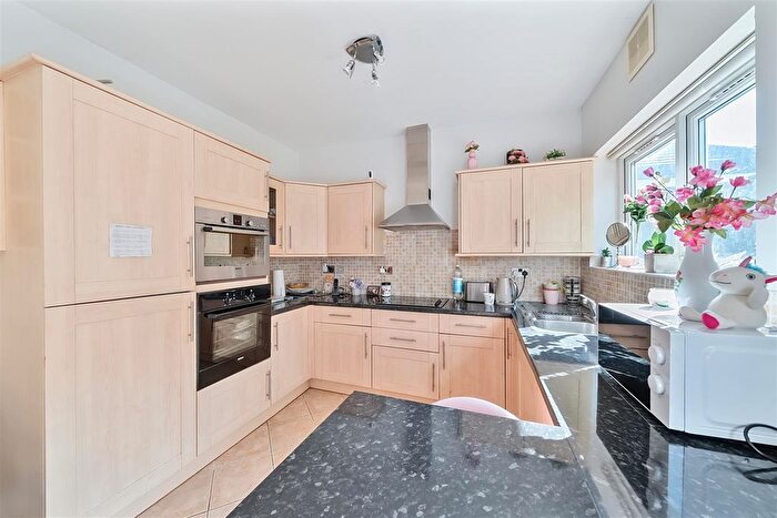 2 Bedroom Property To Rent In Highview Gardens, Edgware, HA8