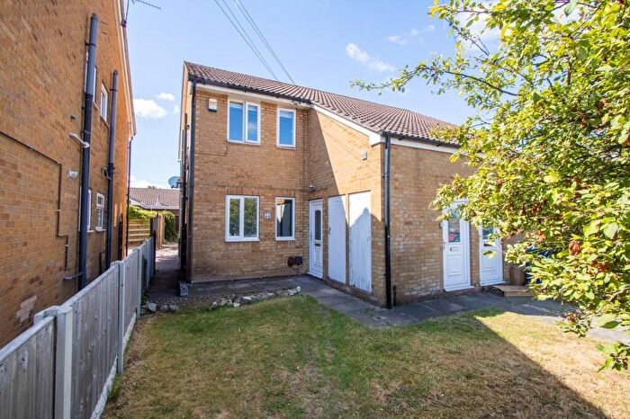 2 Bedroom Apartment For Sale In Elmdale Drive, Edenthorpe, Doncaster, DN3