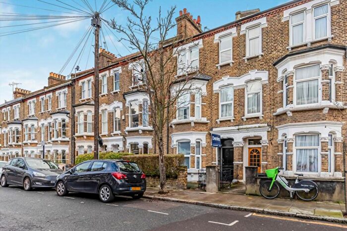 Studio To Rent In Fairbridge Road, Upper Holloway, N19