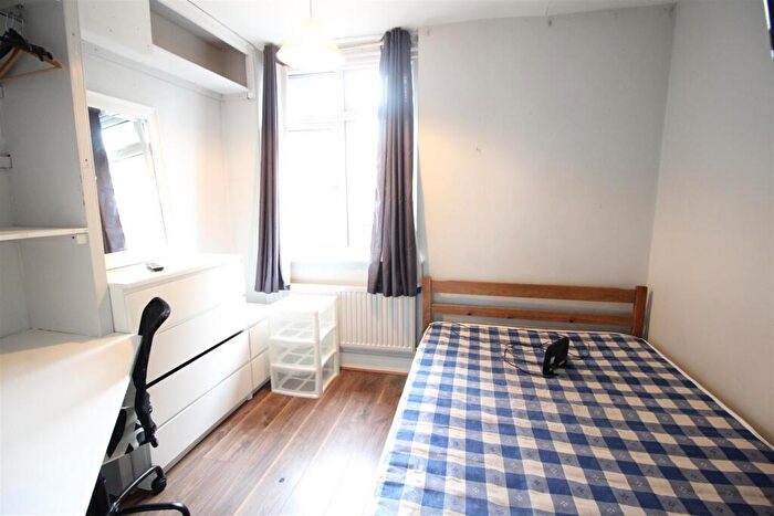 6 Bedroom Semi-Detached House To Rent In Welby Avenue, Nottingham, NG7