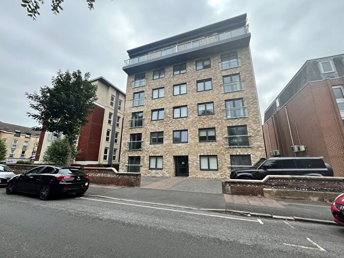 2 Bedroom Flat To Rent In St Leonards Road, Eastbourne, BN21