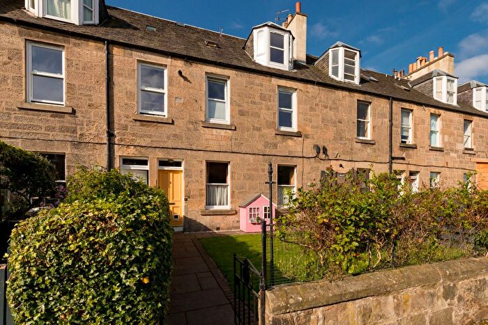 3 Bedroom Flat For Sale In Ivy Terrace, Shandon, EH11