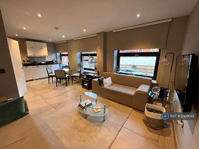 2 Bedroom Flat To Rent In Park Square East, Leeds, LS1