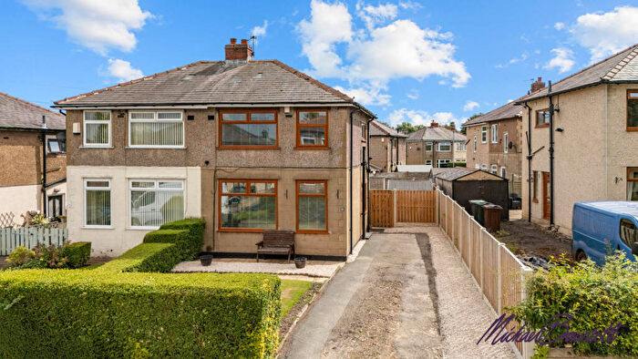 3 Bedroom Semi-Detached House For Sale In Beech Road, Bradford, BD6