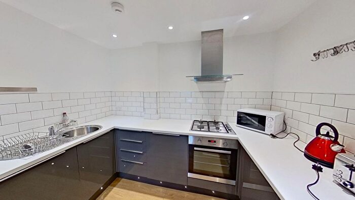 1 Bedroom Flat To Rent In Albert Street, Edinburgh, Midlothian, EH7