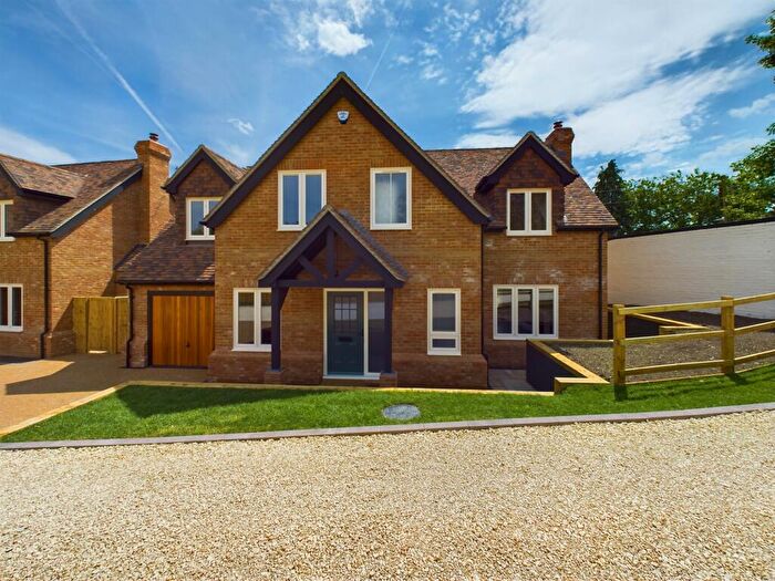 3 Bedroom Detached House To Rent In Appleyard Close, Whitchurch, Aylesbury, Buckinghamshire, HP22