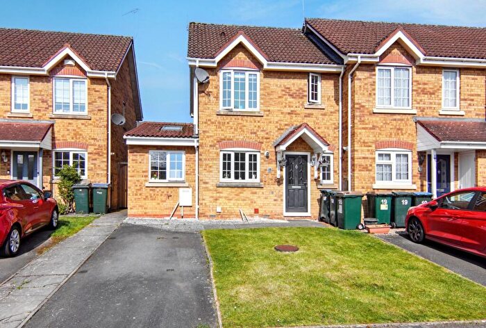 3 Bedroom End Of Terrace House For Sale In Meadowcroft Close, Coventry, CV4