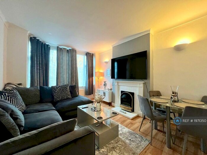 2 Bedroom Maisonette To Rent In Myddelton Avenue, Enfield, EN1