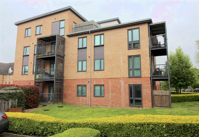 2 Bedroom Flat To Rent In Lawford Court, Elstree, Herts, WD6