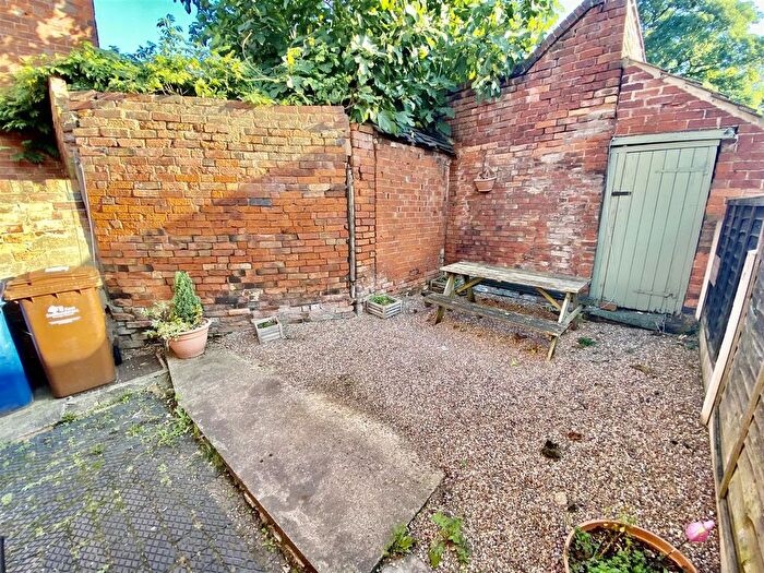 2 Bedroom End Of Terrace House To Rent In Horninglow Road North, Burton Upon Trent, DE13