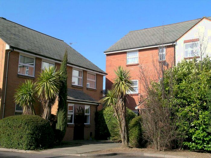 Studio To Rent In Close To Station, SL1