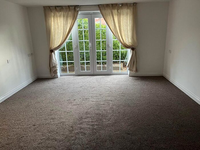 2 Bedroom Flat To Rent In Birkby Close, Leicester, LE5