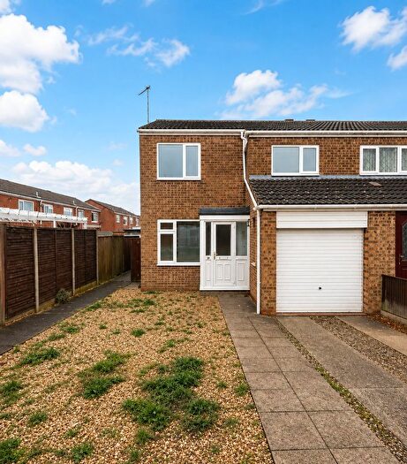 3 Bedroom Semi-Detached House To Rent In Ridge Nether Moor, Swindon, SN3