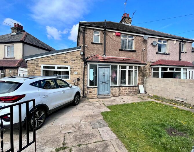 3 Bedroom Semi-Detached House To Rent In Princes Crescent, Bradford, BD2