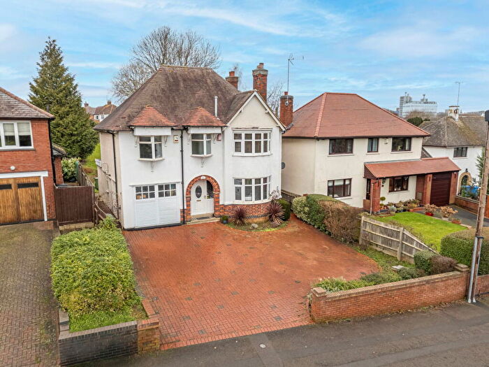 4 Bedroom Detached House For Sale In Northampton Road, Kettering, NN15