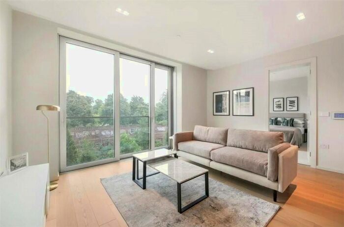 3 Bedroom Flat To Rent In Lillie Square, London, SW6