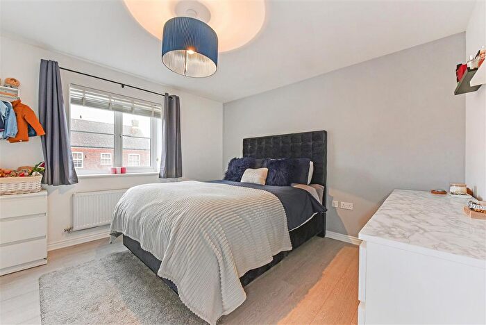 1 Bedroom Flat For Sale In Kiln Mews, Hambrook, Chichester, PO18