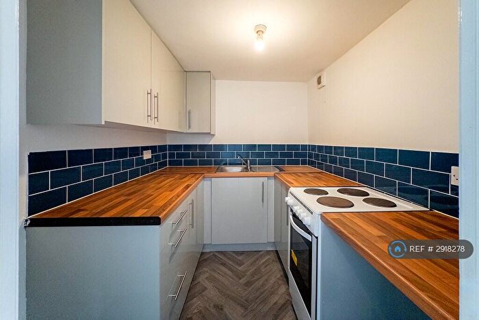 2 Bedroom Flat To Rent In Stamford Arcade, Ashton-Under-Lyne, OL6