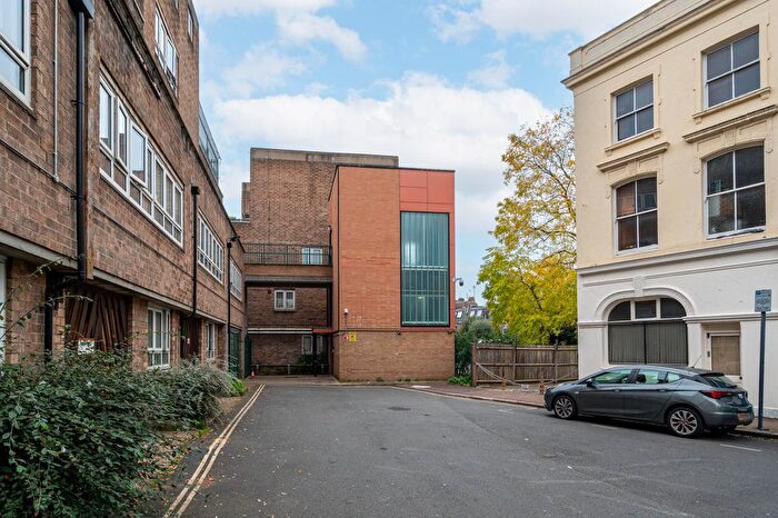 3 Bedroom Flat To Rent In Cheesemans Terrace, West Kensington, London, W14