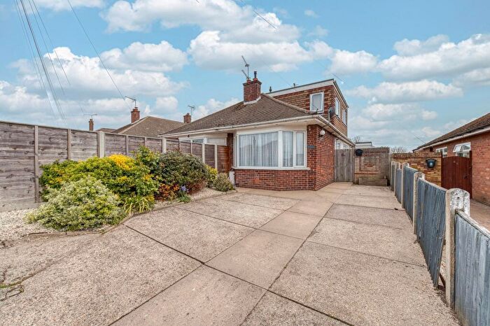 3 Bedroom Semi-Detached Bungalow For Sale In Chestnut Avenue, Bradwell, NR31