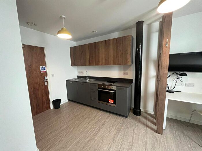 1 Bedroom Private Hall To Rent In The Silk Mill, LA2