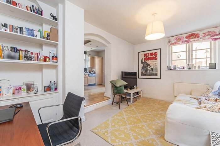 1 Bedroom Flat To Rent In Richmond Avenue, Islington, London, N1