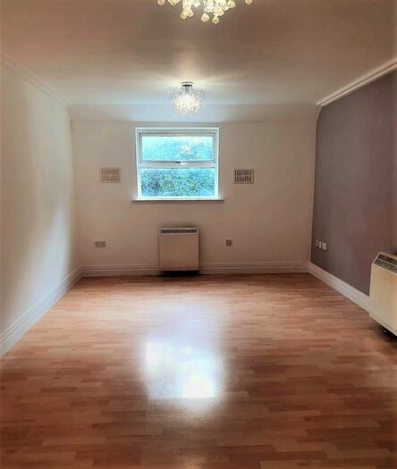 2 Bedroom Flat To Rent In Wilshaw Close, Hendon, London, NW4