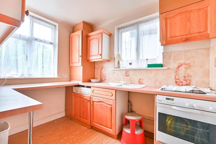 2 Bedroom Flat For Sale In Hillside Avenue, Wembley Park, Wembley, HA9