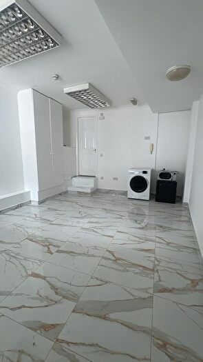 Studio To Rent In North End Road, Golders Green, London, NW11
