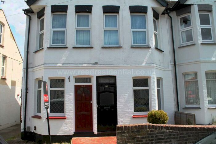 2 Bedroom Flat To Rent In Fairmead Avenue, Westcliff On Sea, Essex, SS0
