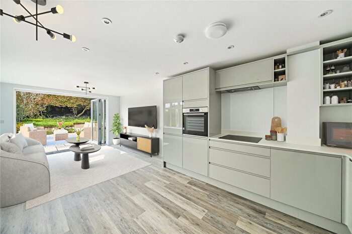 1 Bedroom Flat For Sale In Godstone Hill, Godstone, Surrey, RH9