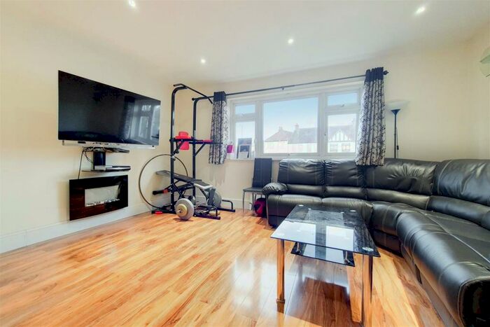 3 Bedroom Flat To Rent In Hurstwood Court, Woodhouse Road, North Finchley, N12