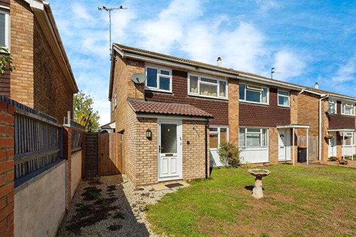 3 Bedroom Semi-Detached House For Sale In Kiteleys Green, Leighton Buzzard, LU7