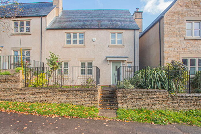 4 Bedroom Semi Detached House For Sale In Cornwall Close, Tetbury, GL8