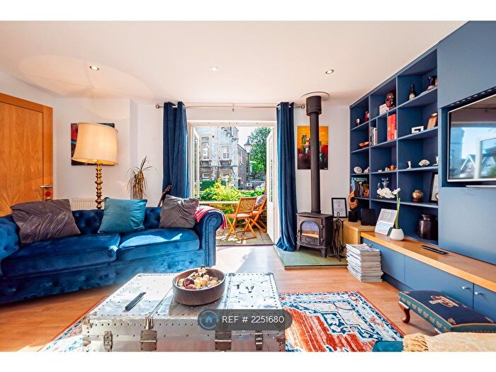 4 Bedroom Semi-Detached House To Rent In Hereford Road, Southsea, PO5