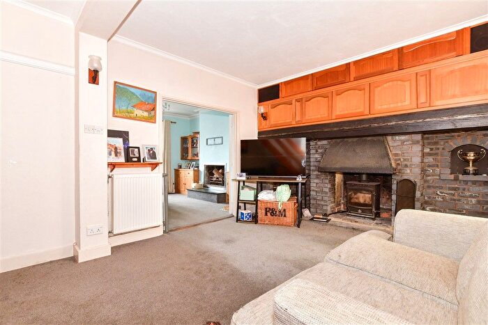 3 Bedroom Detached House For Sale In Maidstone Road, Paddock Wood, Kent, TN12