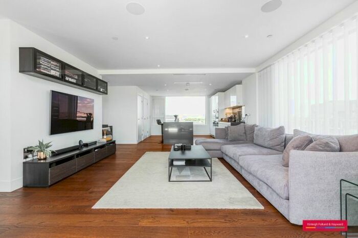 3 Bedroom Flat To Rent In Central Avenue, London, SW6