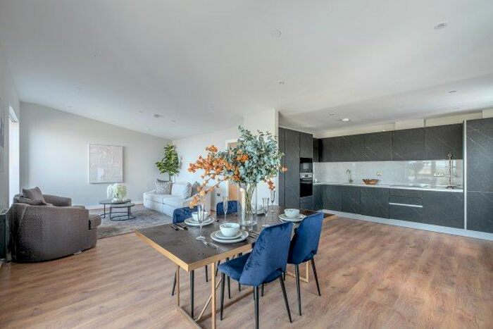 3 Bedroom Flat To Rent In Mast Quay, London, SE18