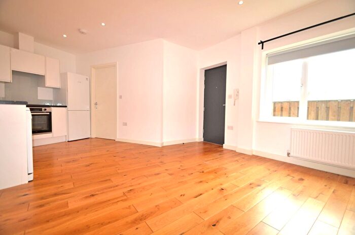 2 Bedroom Flat To Rent In Belvedere Road, Crystal Palace, SE19