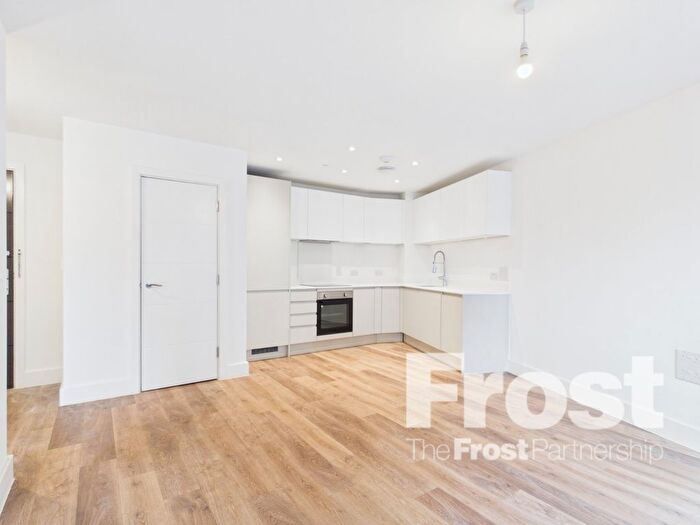 1 Bedroom Flat To Rent In Bath Road, Slough, Berkshire, SL1