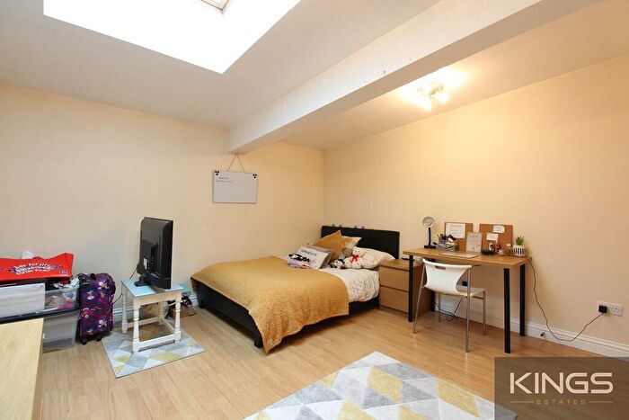 4 Bedroom Apartment To Rent In Chapel Road, Southampton, SO14